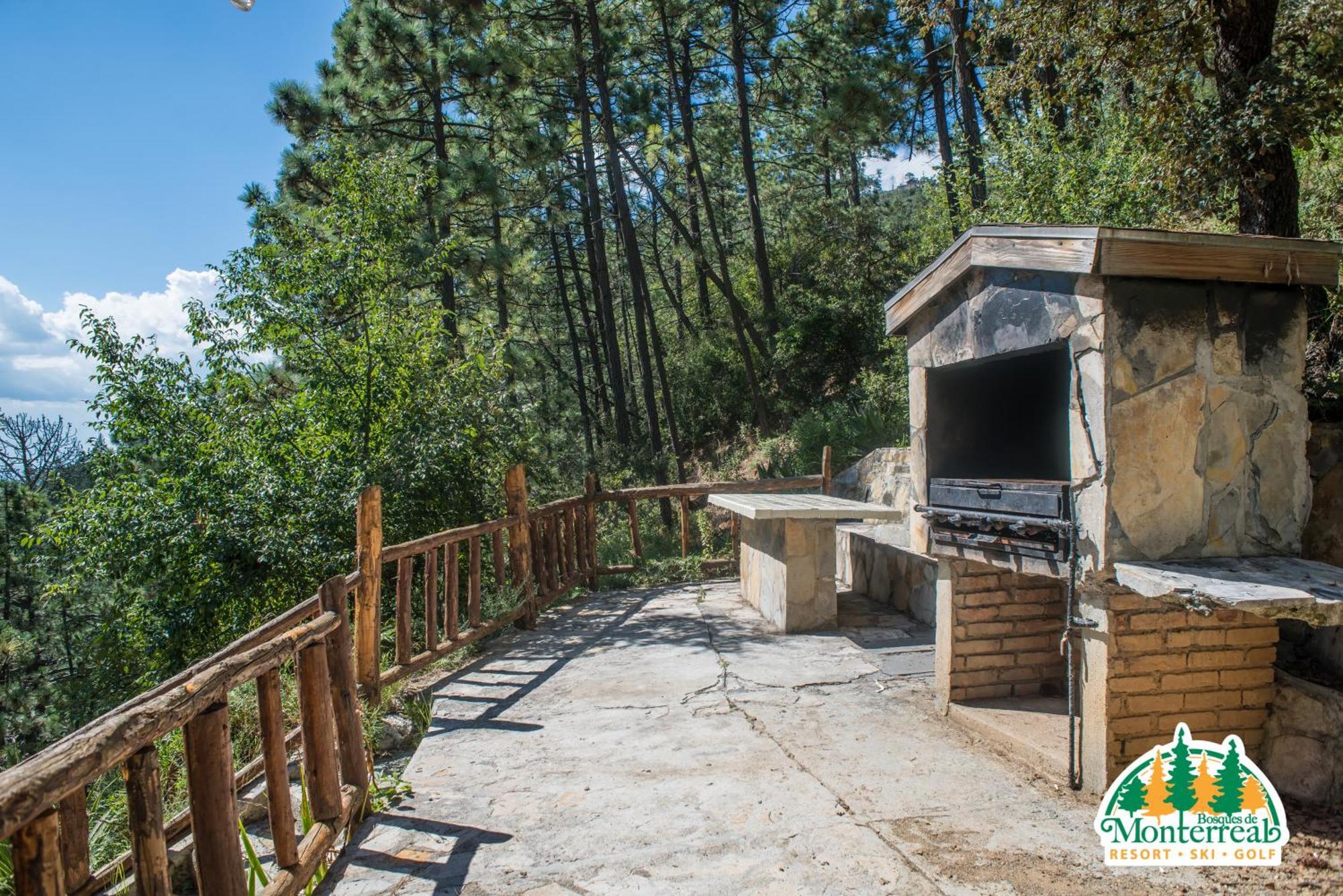 Bosques De Monterreal Hotell San Antonio de las Alazanas Rum bild